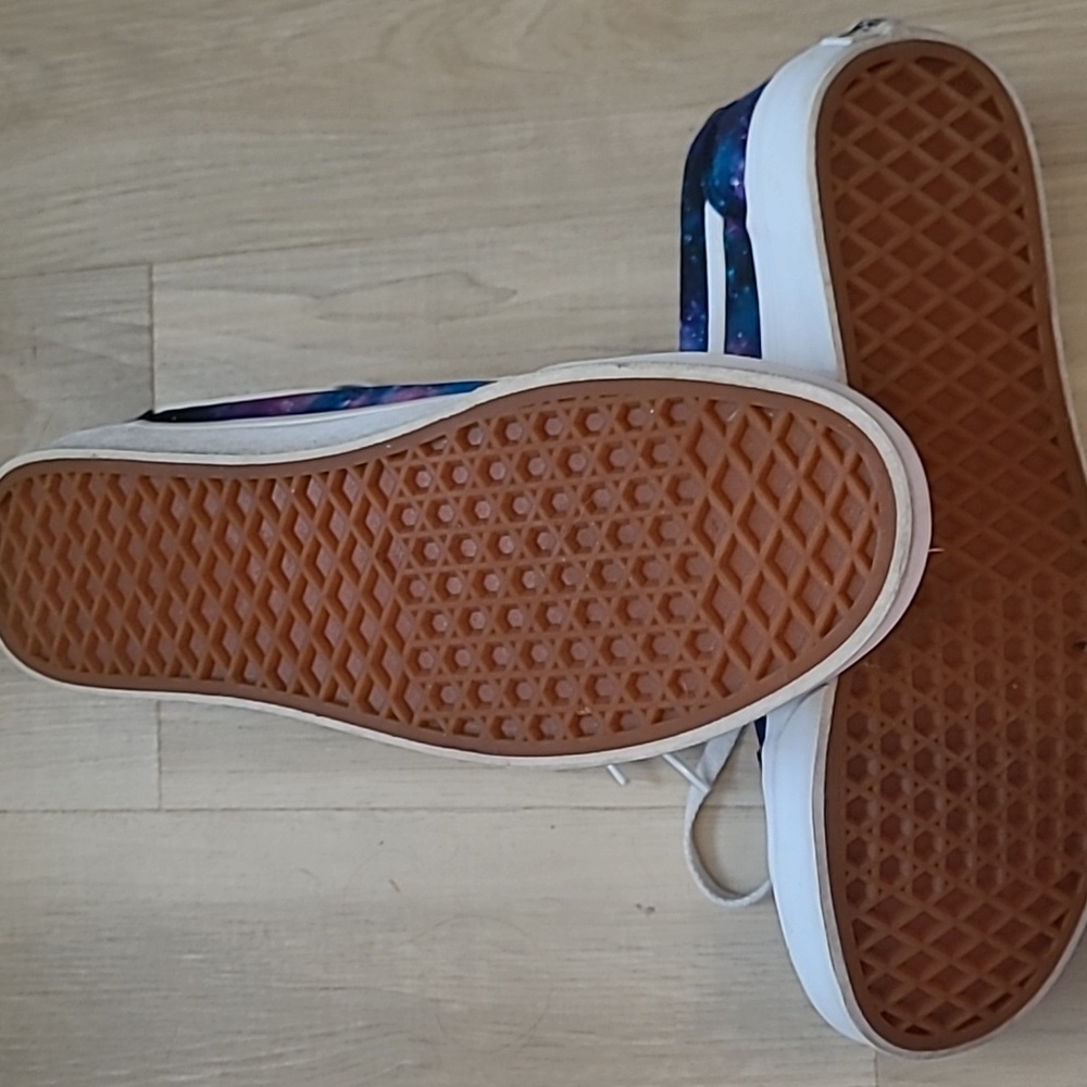 Vans - Picture 3 of 7